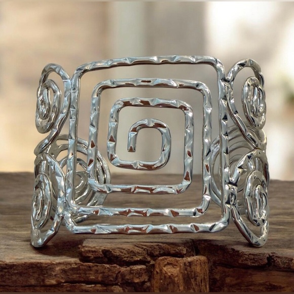 Jewelry - #778 🌸 Bold Modern Geometric Spiral Cuff Bracelet – Silver Tone Statement